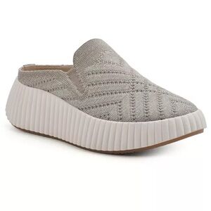 NEW Sonoma knit slip ons, taupe